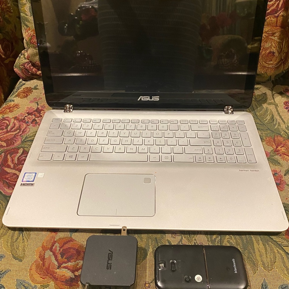 Asus laptop/tablet Two and one